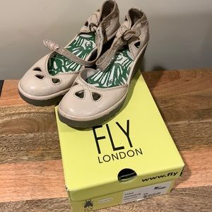 Fly London Yuna- off white EU 39